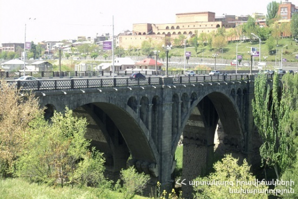 Քաղաքացին մոտեցել է Երևանի Հաղթանակի կամրջին և ցանկանում է ինքնասպան լինել